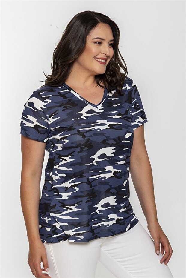 تي شيرت أساسي بنمط مموه برقبة على شكل حرف V-أزرق - 2