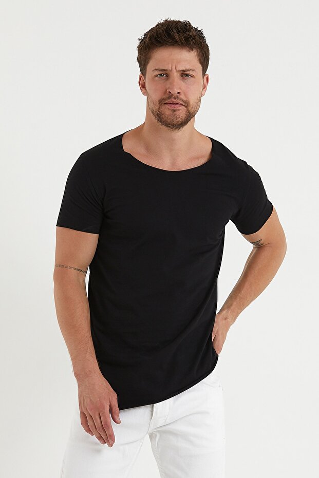 تي شيرت أساسي غير متماثل بياقة مفتوحة - 4