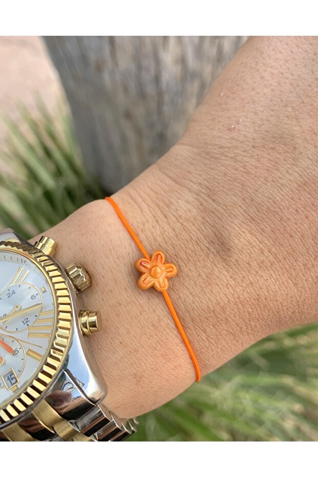 سوار بخيط منقوش بالزهور البرتقالية - 1