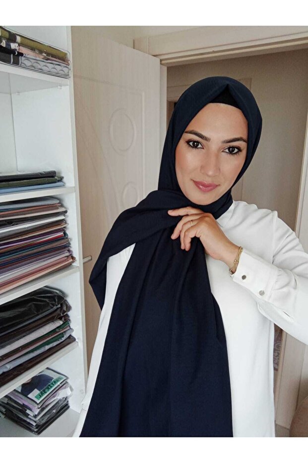 شال Pamukcaz باللون الأزرق الداكن