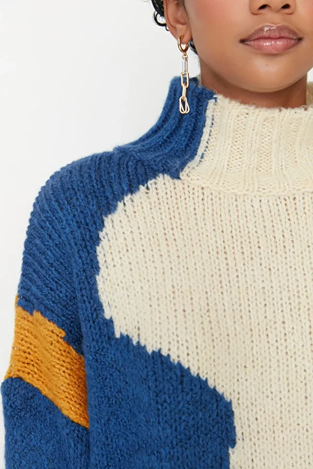 Weite Passform - Weicher Strickpullover mit Farbblockdesign TWOAW20XS0047 - 4