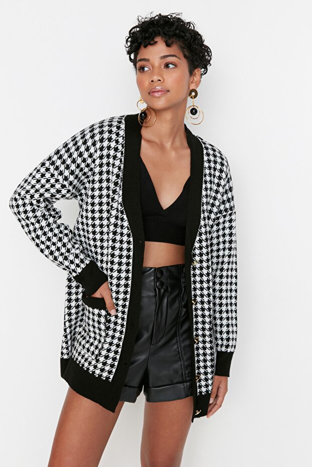 Čierny pletený sveter Wide Fit - Houndstooth TWOAW22HI0179 - 3