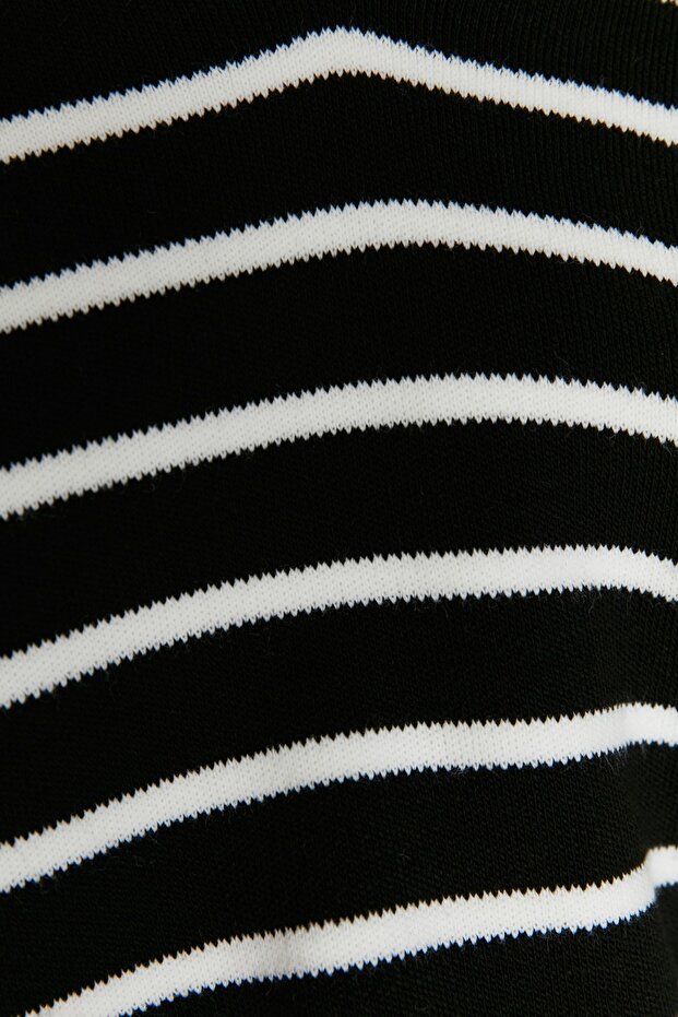 Schwarzer Oversize-Strickpullover mit Polokragen - 4