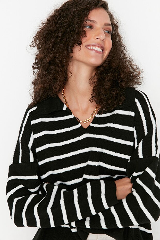 Schwarzer Oversize-Strickpullover mit Polokragen - 2