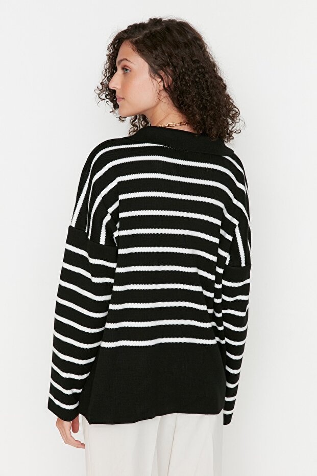 Schwarzer Oversize-Strickpullover mit Polokragen - 5