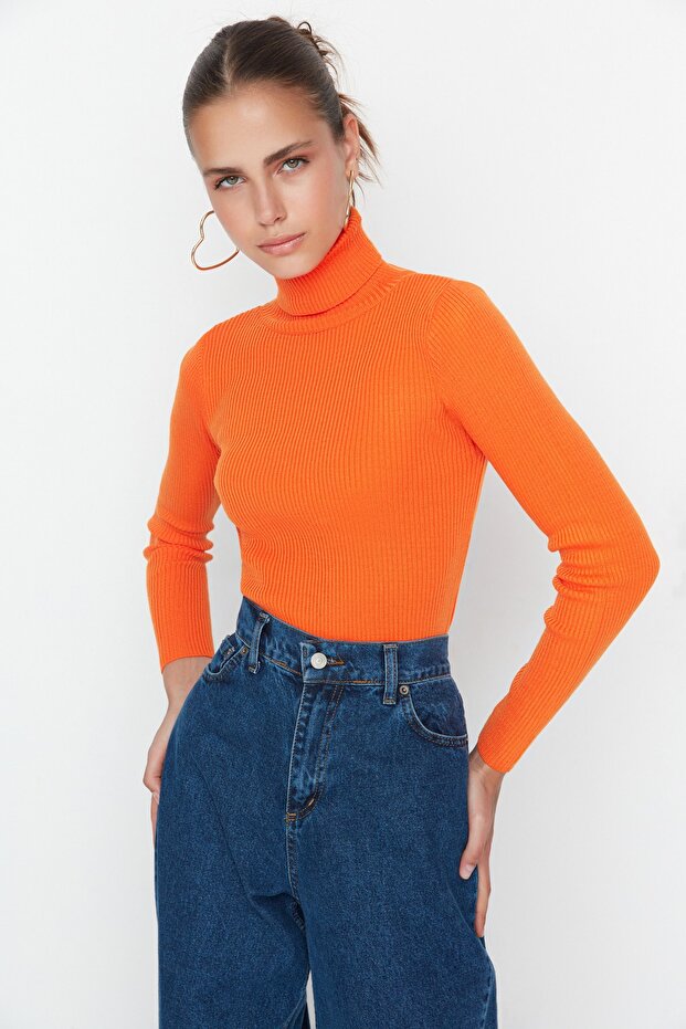 Orangefarbener Basic-Rollkragenpullover TWOAW21KZ1279 - 2