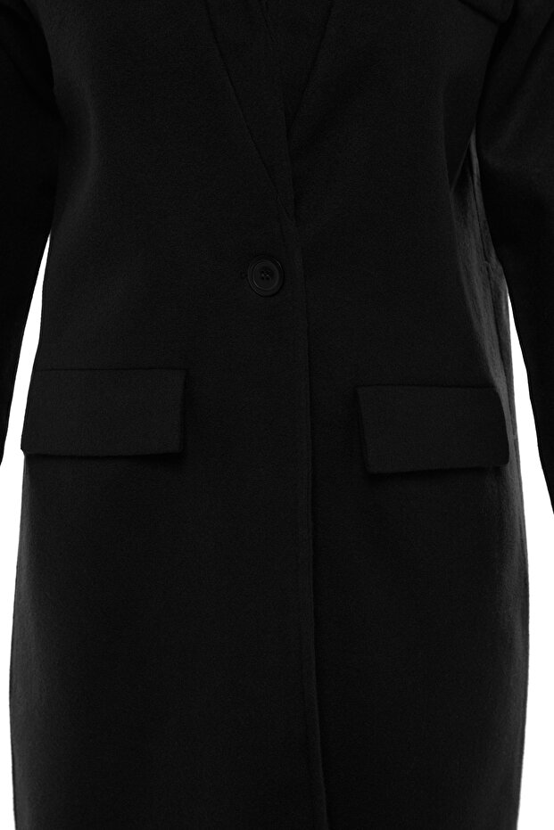 Schwarzer, weit geschnittener, übergroßer Mantel mit Knopfleiste vorne im klassischen Stempel-Stil TWOAW22KB0100 - 7
