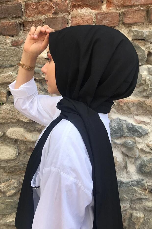 شال حرير المدينة باللون الأسود