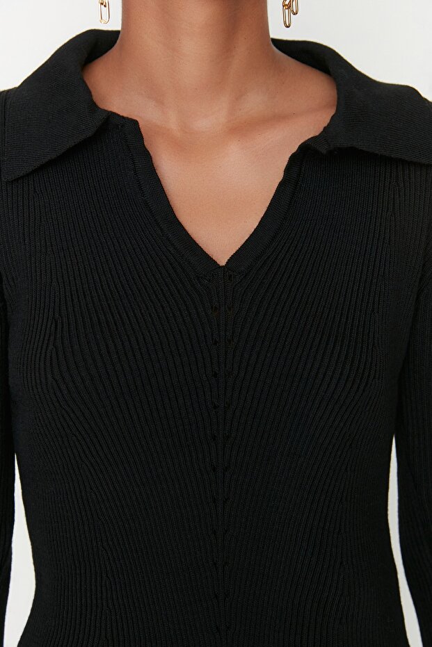 Schwarzer, detaillierter Strickpullover mit Kragen - 4