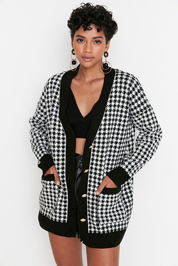 Čierny pletený sveter Wide Fit - Houndstooth TWOAW22HI0179 - 2