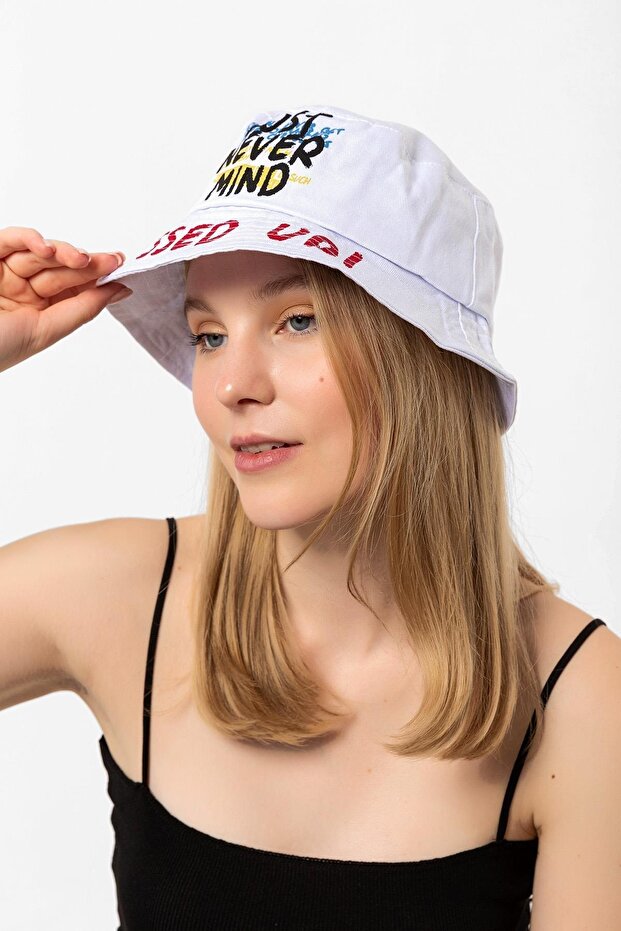 White Bucket Hat with Print Detail - 2