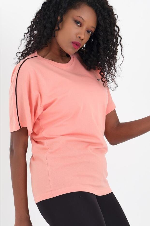 Moyna Women's T-shirt Powder