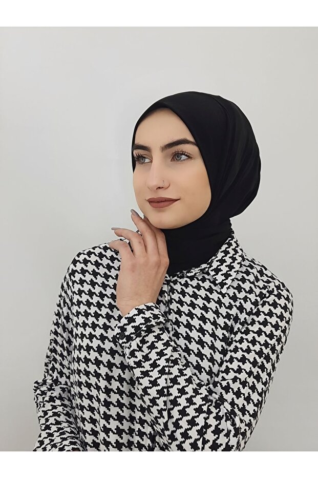 وشاح جاهز مزود بفتحات تهذيبية باللون الأسود