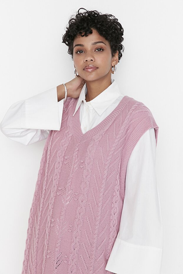 Różowy sweterek z dekoltem w kształcie litery V TCTAW23SV00005 - 2