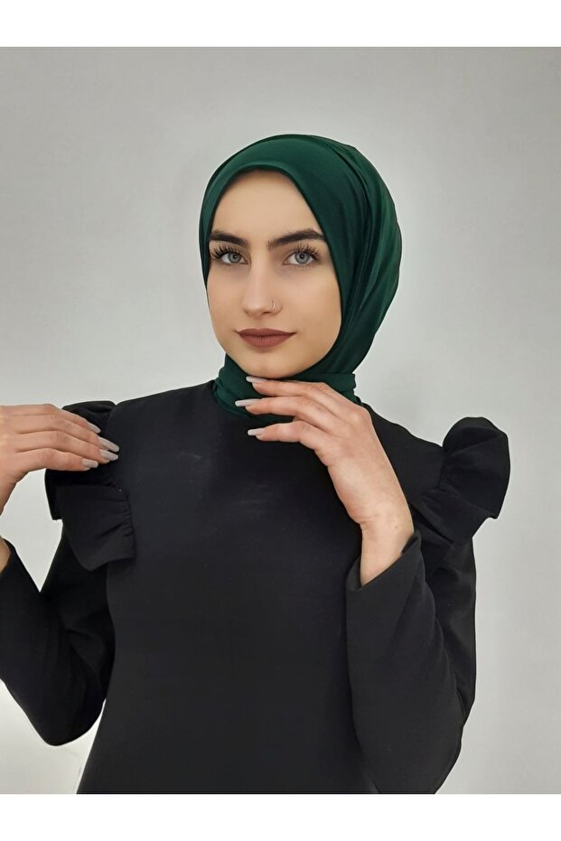 وشاح جاهز مزود بمشبك وشال Hijap بلون زمردي