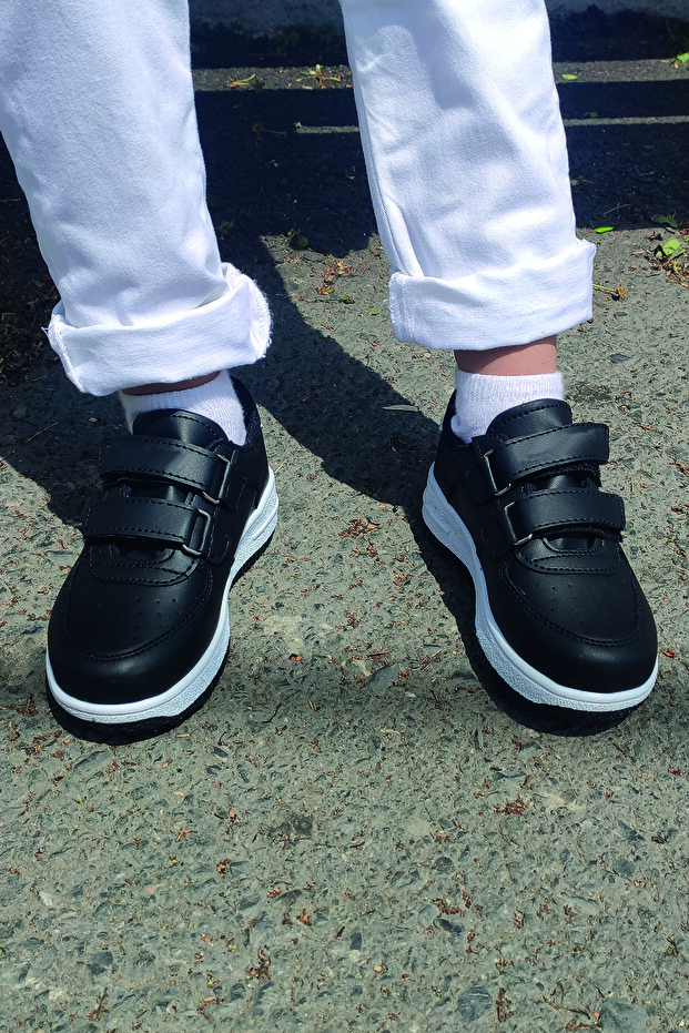 Children's Black and White Velcro Casual Sports Shoes