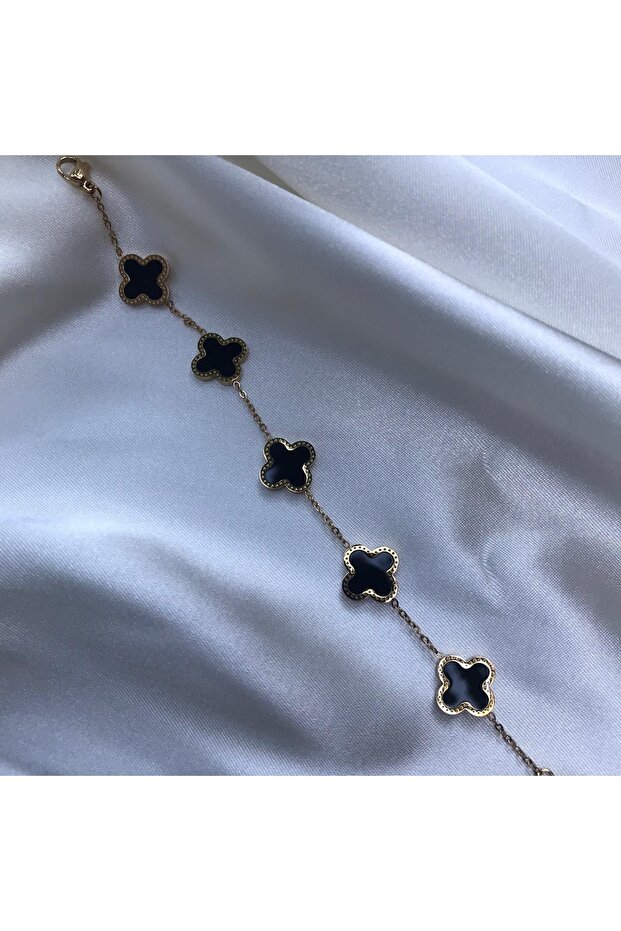 سوار فولاذي أسود