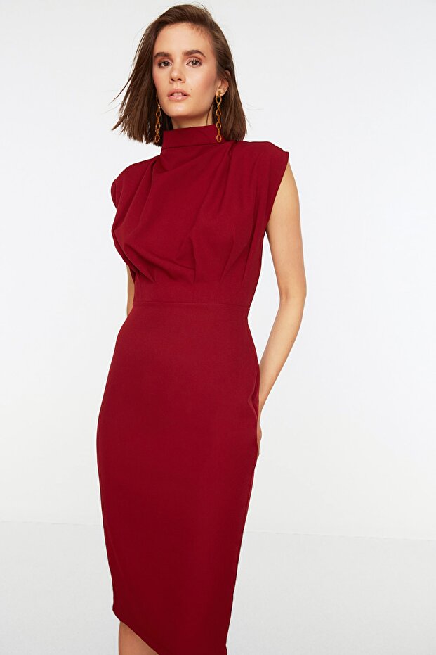 Burgunderrotes, figurbetontes, gewebtes Kleid mit Stehkragen und Midirock TWOAW20EL0311 - 2