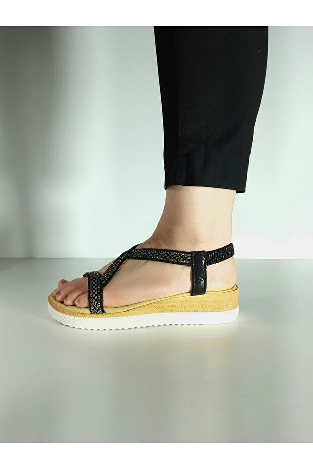 صنادل صيفية لامعة منقوشة عرقيًا من Jena - 1