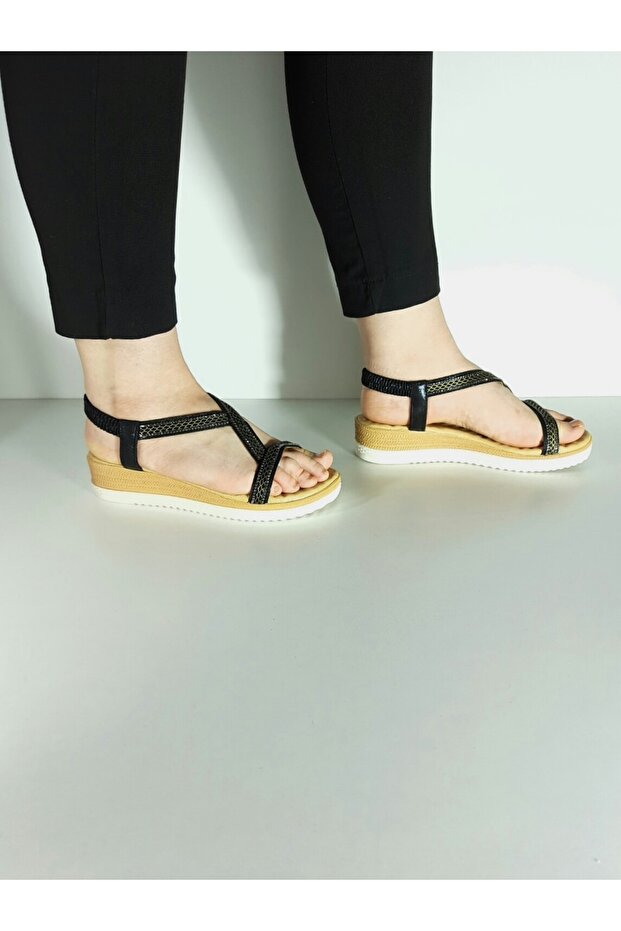 صنادل صيفية لامعة منقوشة عرقيًا من Jena - 7