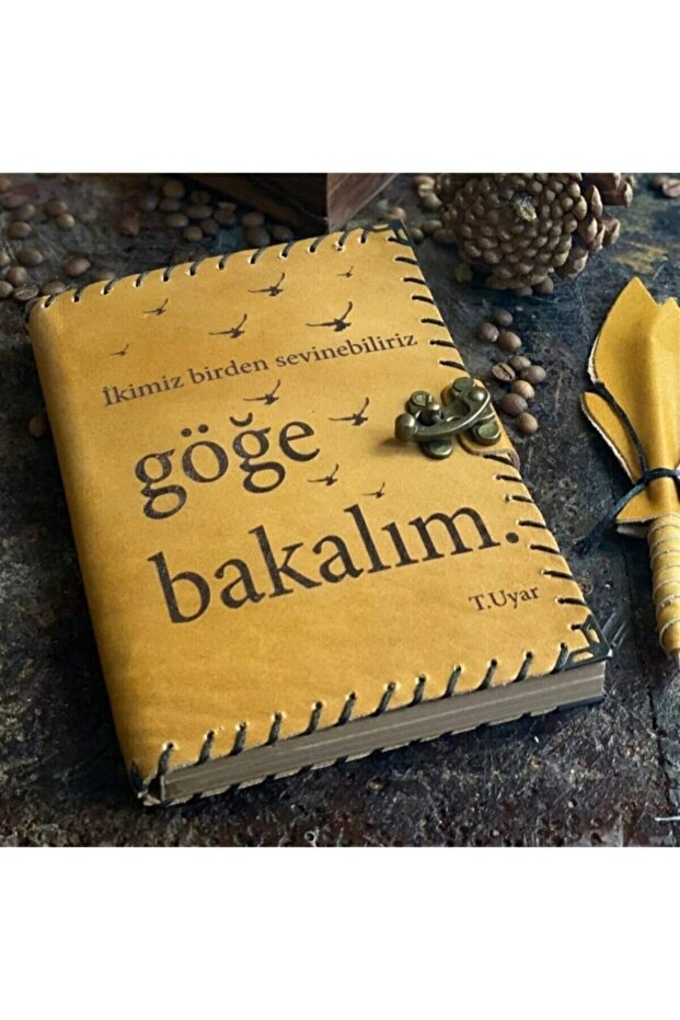 كتاب تذكاري مصنوع يدويًا من الجلد