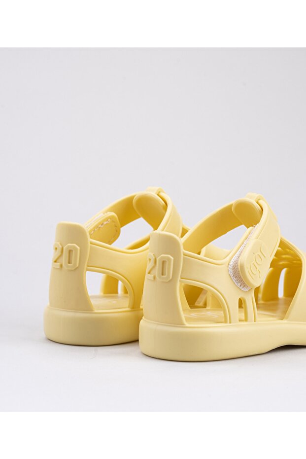 Tobby Solid Vanilla Sandals - 4
