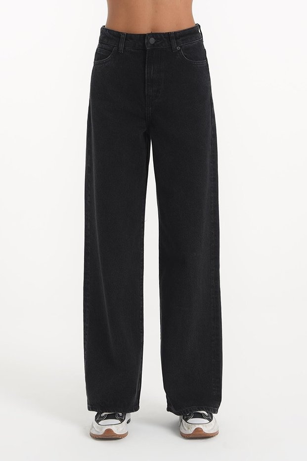 High Waist 90's Wide Leg Jeans with Pocket Detail
