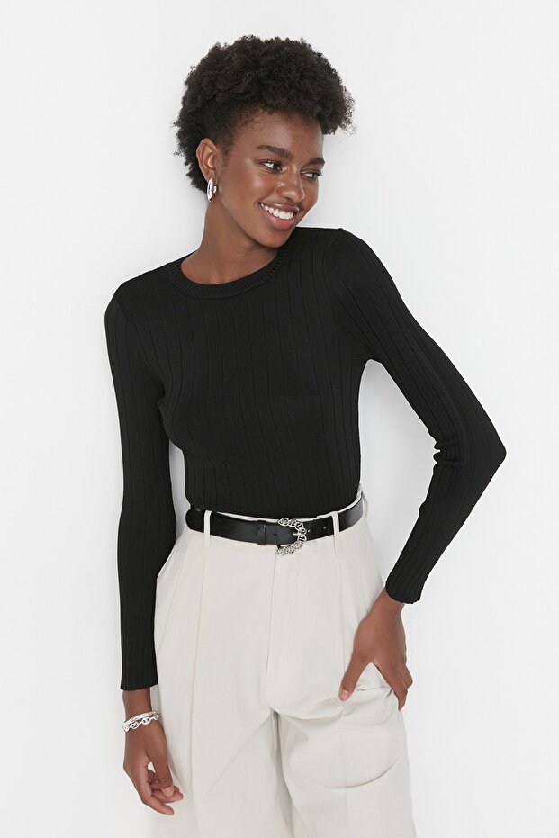 Schwarzer Basic Strickpullover mit Rundhalsausschnitt TWOAW23KZ01249 - 1