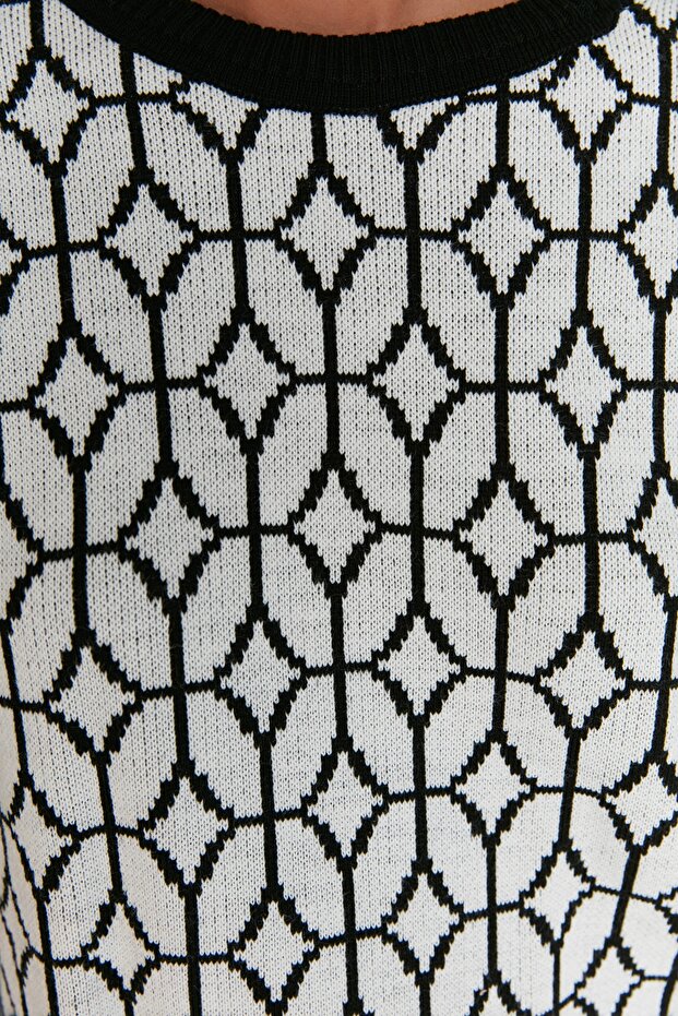 Siyah Geometrik Desenli Kazak-Pantolon Triko Takım TCTAW23US00006 - 4