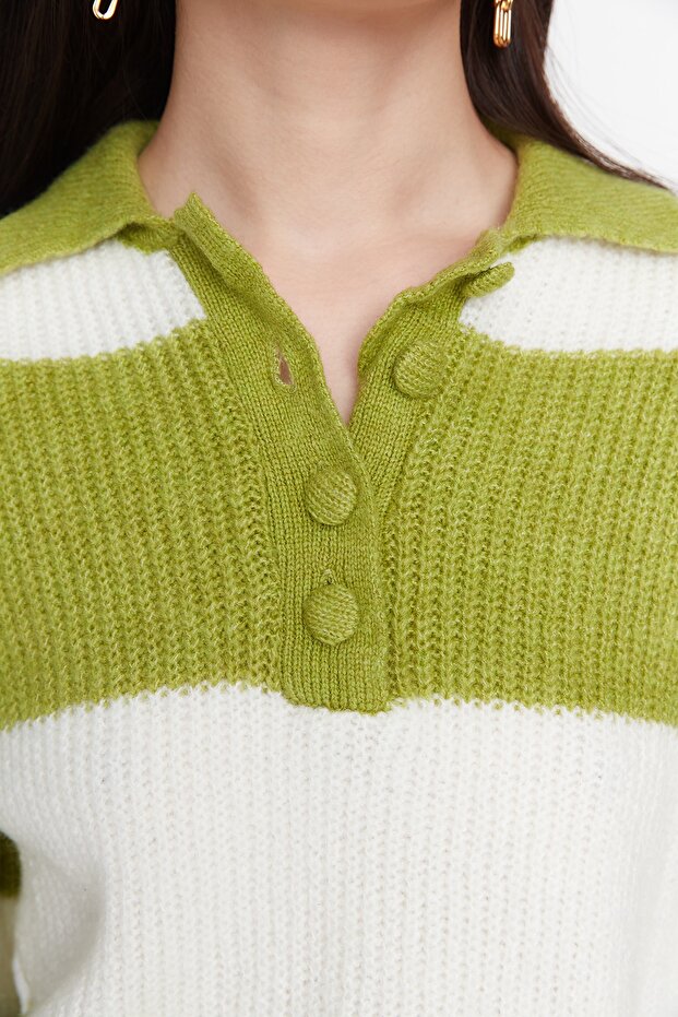 Grüner, weich strukturierter Strickpullover mit Farbblockdesign TWOAW22KZ0226 - 4