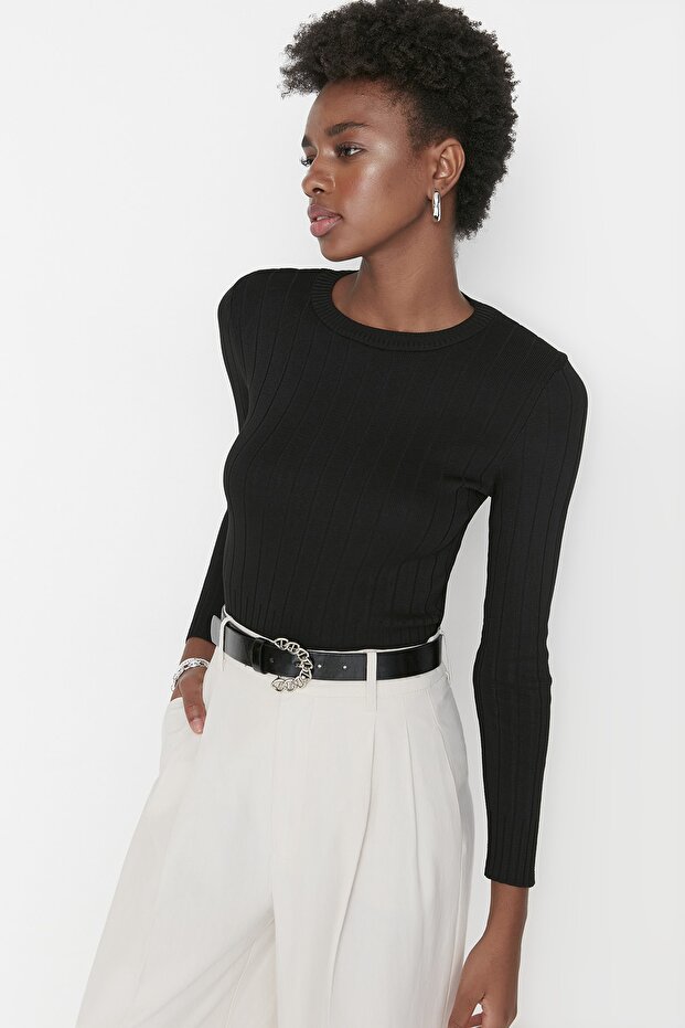 Schwarzer Basic Strickpullover mit Rundhalsausschnitt TWOAW23KZ01249 - 2