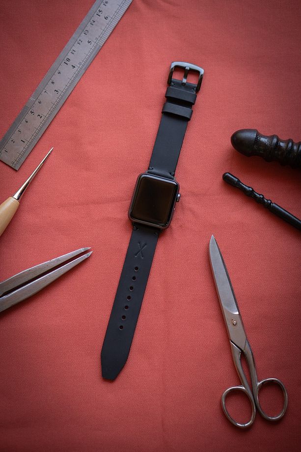 Minimal X Apple Watch Kordonu 42/44/45 Mm - Siyah Crazy - Gerçek Deri & El Yapımı - 1