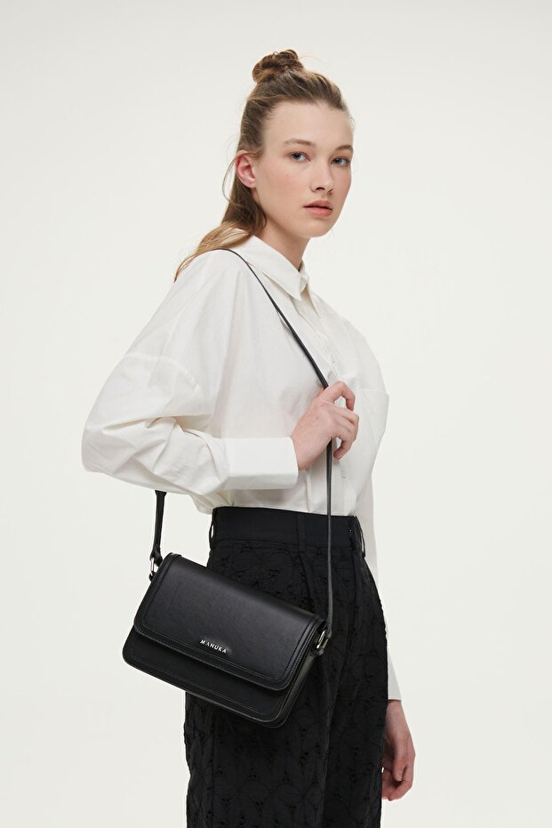 حقيبة كتف صدفي باللون الأسود - 2