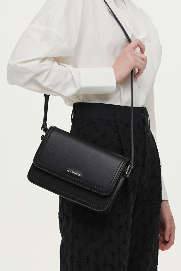 حقيبة كتف صدفي باللون الأسود - 4