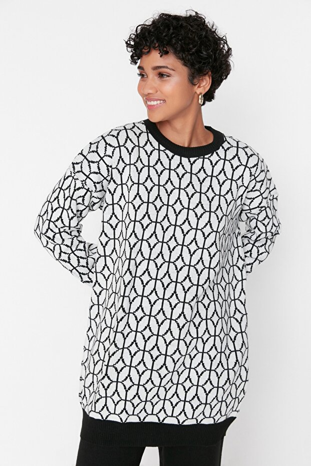 Siyah Geometrik Desenli Kazak-Pantolon Triko Takım TCTAW23US00006 - 2