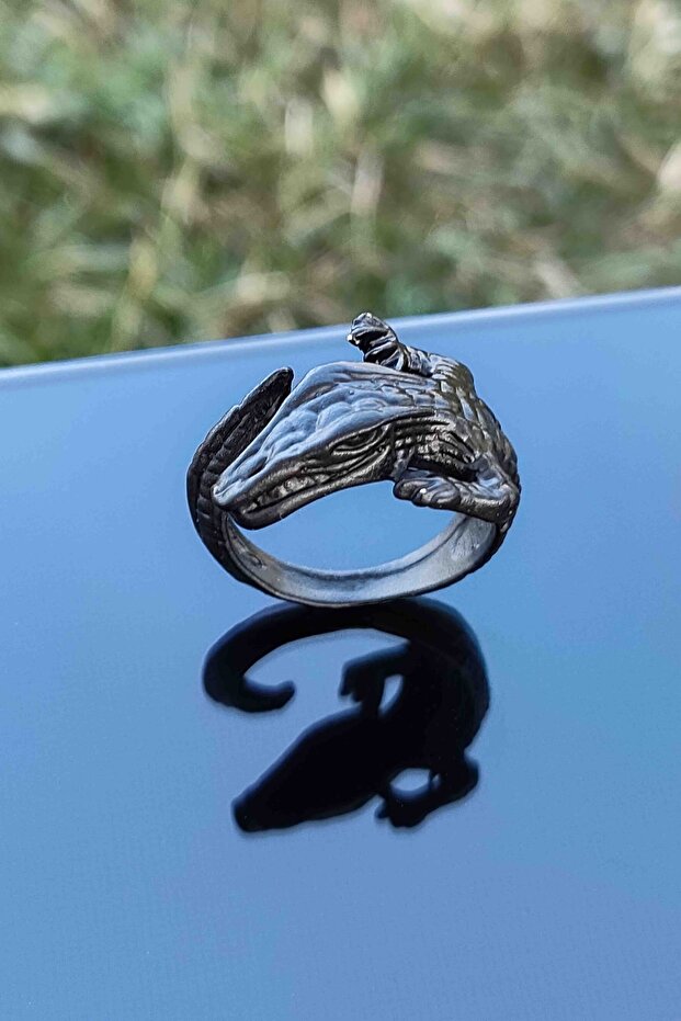 Grasping Crocodile Model Adjustable Black Ring - 1