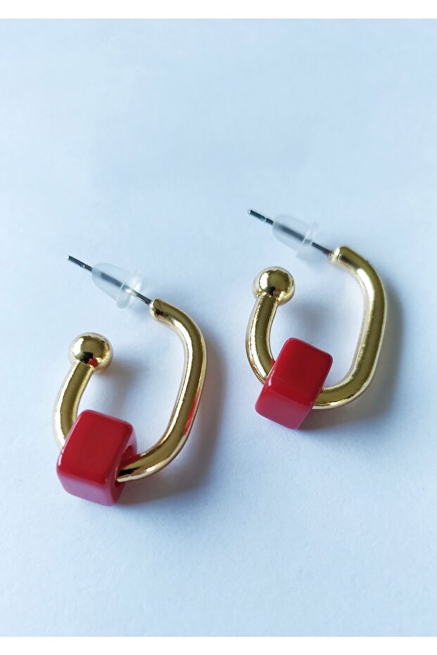 أقراط مطرزة باللون الأحمر - 1