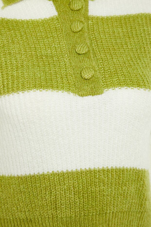 Grüner, weich strukturierter Strickpullover mit Farbblockdesign TWOAW22KZ0226 - 6