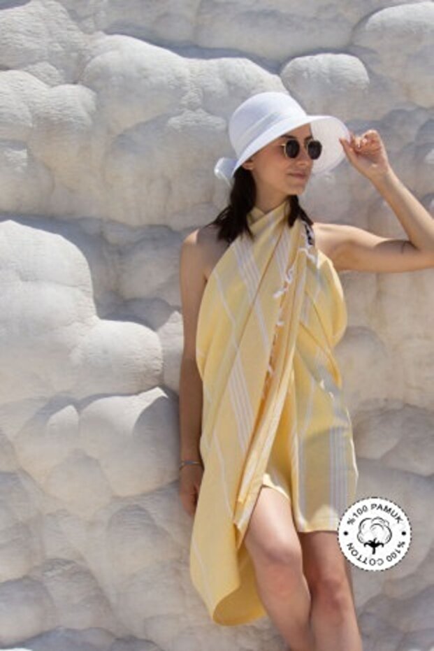 منشفة حمام وشاطئ منقوش من قطن عضوي 100%، بنقشة متعرجة صفراء، مقاس 100 × 175 سم