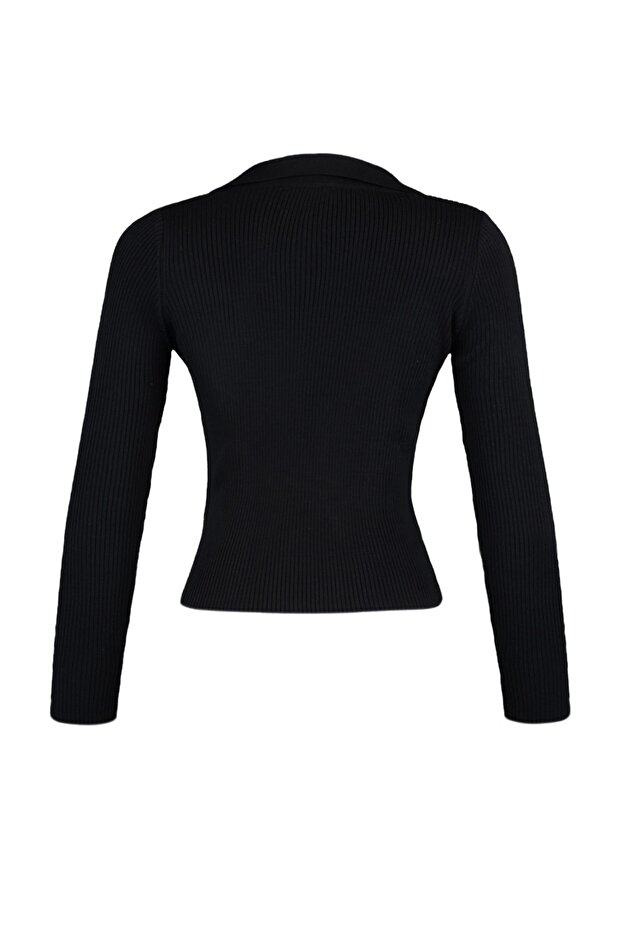 Schwarzer, detaillierter Strickpullover mit Kragen - 8