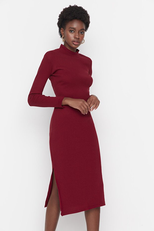 Elastyczna dzianina sznurkowa - sukienka midi z okrągłym dekoltem, rozcięcie, bordowa TWOAW21EL0135 - 9