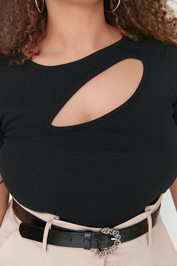 Siyah Fitted/Vücuda Oturan Fitiili Cut-Out Detaylı Crop Örme Bluz TBBSS22AF00020 - 3