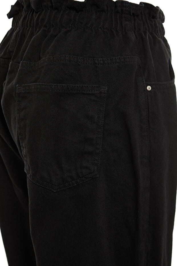 Siyah Yüksek Bel Beli Lastikli %100 Pamuk Büyük Beden Mom Jeans TBBAW23JE00002 - 13