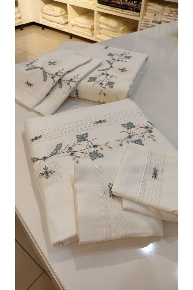 El Işi Iğne Oyalı, Rokokolu Ve Nakış Işlemeli Pike Ve Nevresim Setimiz 7 Parçadan Oluşmaktadır.. - 6