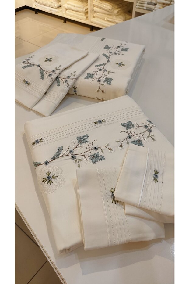 El Işi Iğne Oyalı, Rokokolu Ve Nakış Işlemeli Pike Ve Nevresim Setimiz 7 Parçadan Oluşmaktadır.. - 7