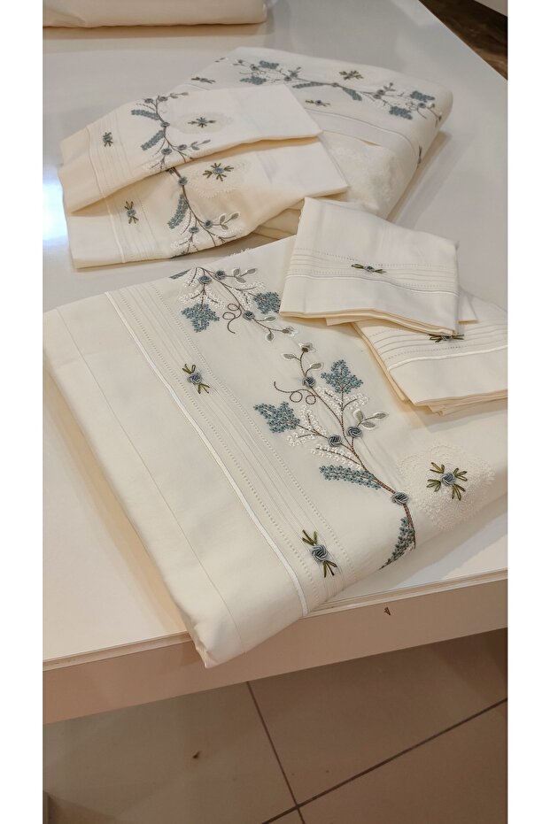 El Işi Iğne Oyalı, Rokokolu Ve Nakış Işlemeli Pike Ve Nevresim Setimiz 7 Parçadan Oluşmaktadır.. - 5