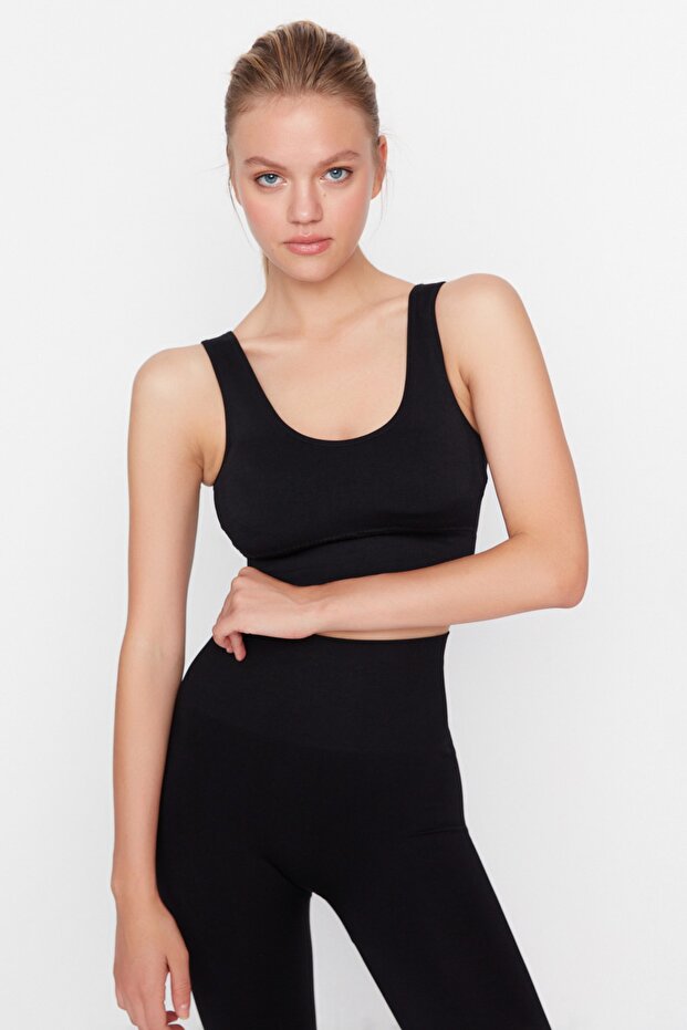 Czarny, bezszwowy, podtrzymujący, dzianinowy biustonosz sportowy z grubymi ramiączkami TWOAW23SS00019 - 3