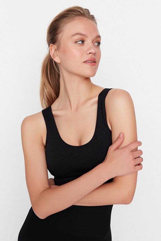 Czarny, bezszwowy, podtrzymujący, dzianinowy biustonosz sportowy z grubymi ramiączkami TWOAW23SS00019 - 4