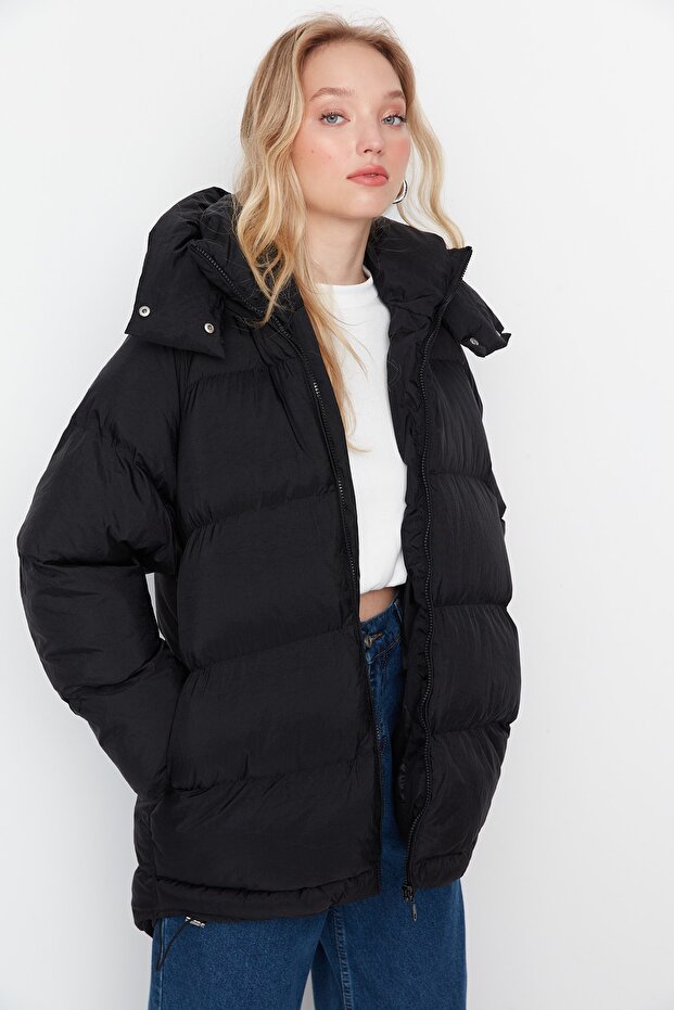 Siyah Oversize Kalıp Kapüşonlu Su İtici Şişme Mont TWOAW23MO00193 - 7