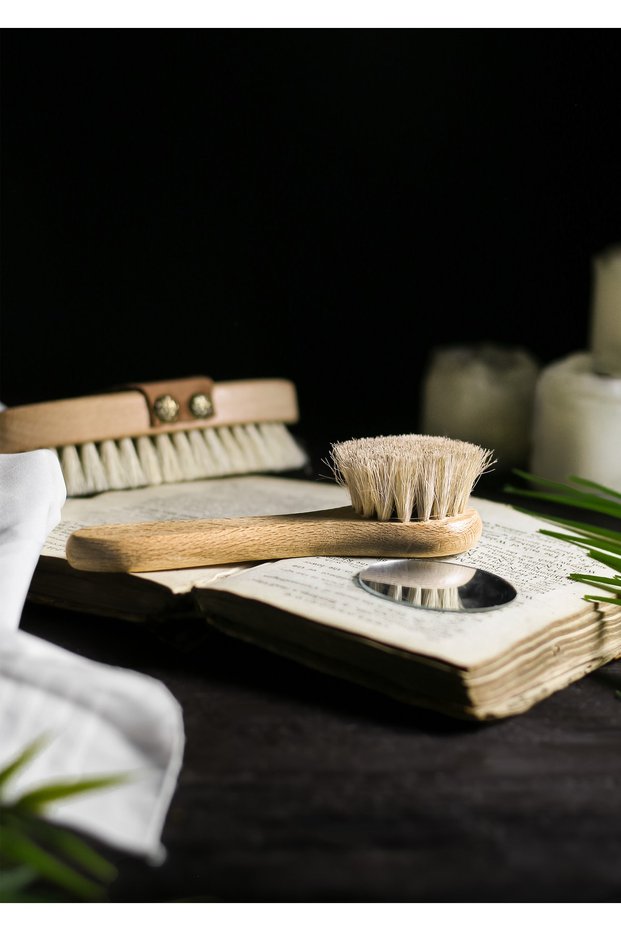 Natural Wooden Cleansing Brush - Face and Cutting Suction